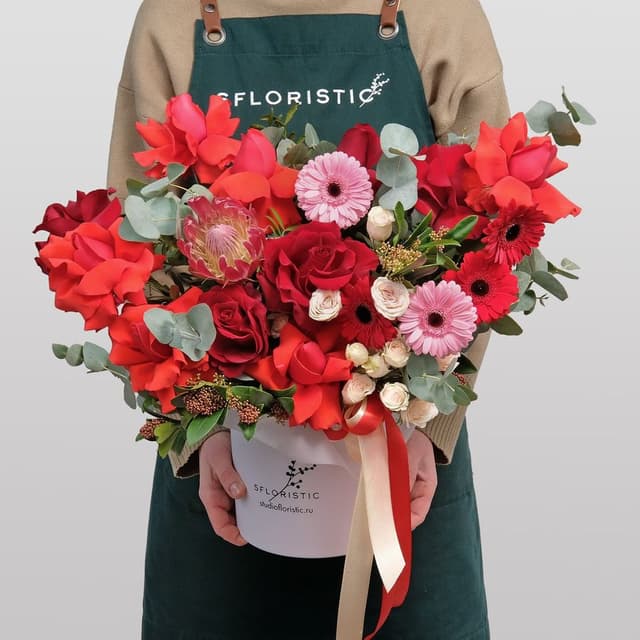 Композиция из Роз, Гермини и Протеи «Танец любви» Композиция из Роз, Гермини и Протеи «Танец любви»