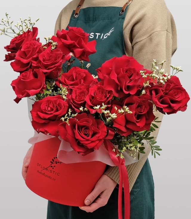 Композиция из Роз Эквадор в шляпной коробке «Очаг Любви» Композиция из Роз Эквадор в шляпной коробке «Очаг Любви»