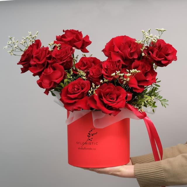 Композиция из Роз Эквадор в шляпной коробке «Очаг Любви» Композиция из Роз Эквадор в шляпной коробке «Очаг Любви»