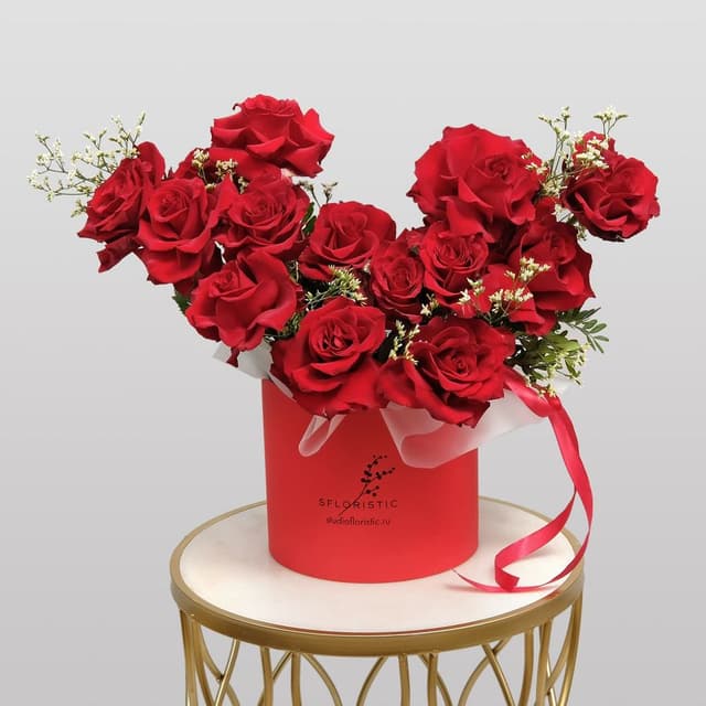 Композиция из Роз Эквадор в шляпной коробке «Очаг Любви» Композиция из Роз Эквадор в шляпной коробке «Очаг Любви»