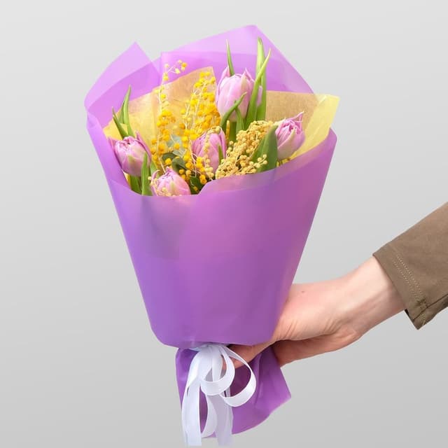 Букет из Тюльпанов и Мимозы «Сиреневая сказка» Букет из Тюльпанов и Мимозы «Сиреневая сказка»