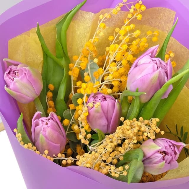 Букет из Тюльпанов и Мимозы «Сиреневая сказка» Букет из Тюльпанов и Мимозы «Сиреневая сказка»