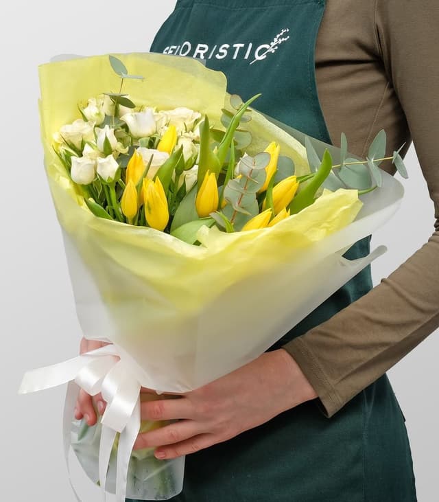 Букет Кустовых Роз и Тюльпанов «Солнце Мое» Букет Кустовых Роз и Тюльпанов «Солнце Мое»