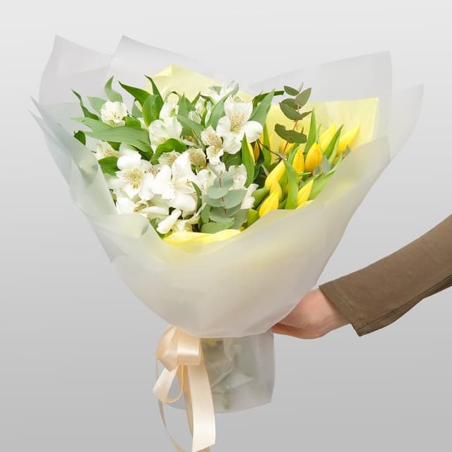 Букет из Альстромерий и Тюльпанов «Белое Солнце» Букет из Альстромерий и Тюльпанов «Белое Солнце»