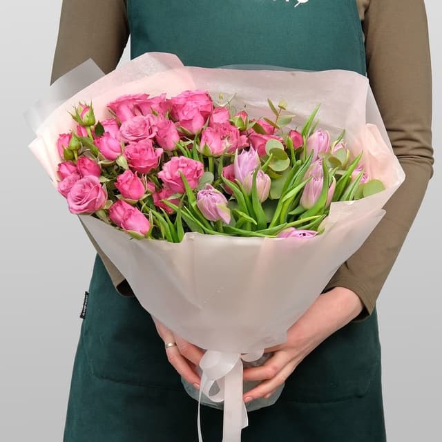 Букет из Тюльпанов и Кустовых Роз «Лучики Любви» Букет из Тюльпанов и Кустовых Роз «Лучики Любви»