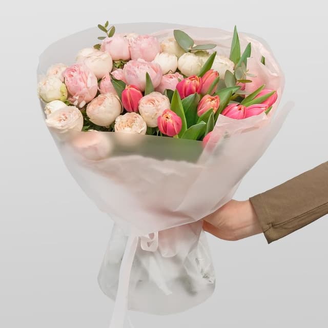 Букет из Тюльпанов и Кустовых Роз «Цветочная фантазия» Букет из Тюльпанов и Кустовых Роз «Цветочная фантазия»