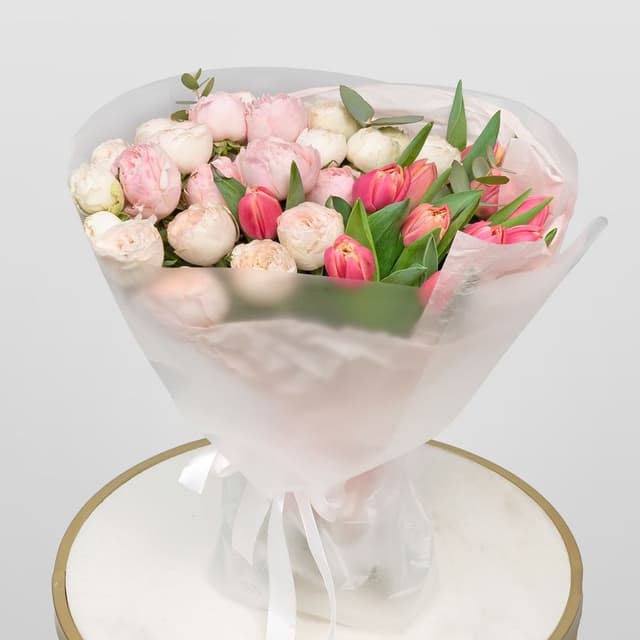Букет из Тюльпанов и Кустовых Роз «Цветочная фантазия» Букет из Тюльпанов и Кустовых Роз «Цветочная фантазия»