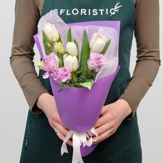 Букет из Эустомы и Тюльпанов «Цветочное Сияние» Букет из Эустомы и Тюльпанов «Цветочное Сияние»