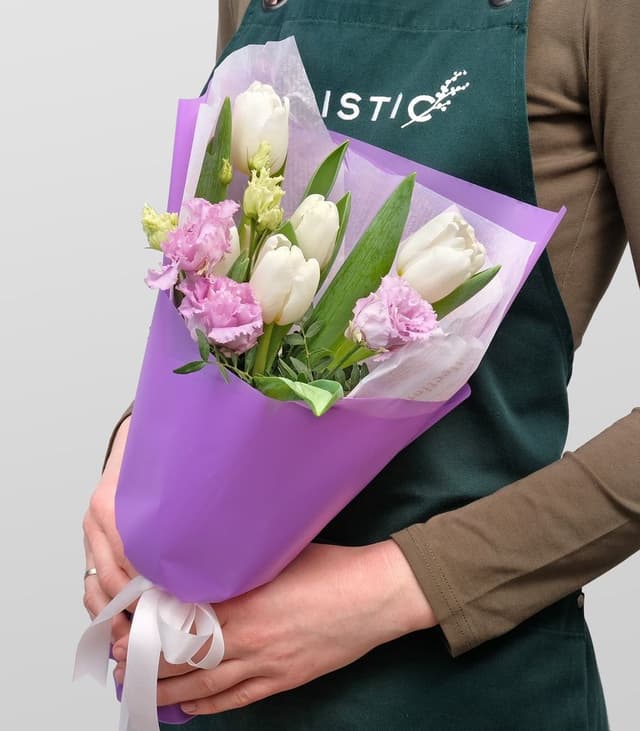 Букет из Эустомы и Тюльпанов «Цветочное Сияние» Букет из Эустомы и Тюльпанов «Цветочное Сияние»