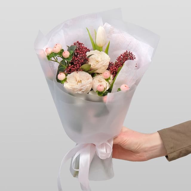 Букет из Пионовидных Роз и Тюльпанов «Лепестковая сказка» Букет из Пионовидных Роз и Тюльпанов «Лепестковая сказка»