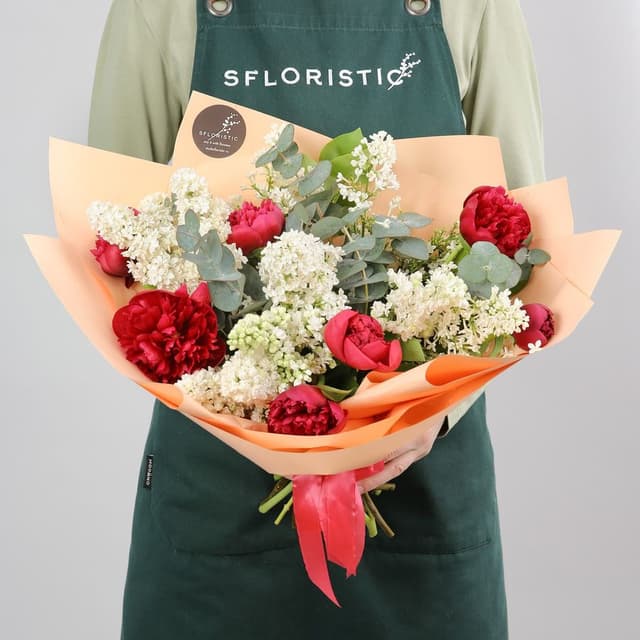 Букет из Пиона и Сирени «Летний вихрь» Букет из Пиона и Сирени «Летний вихрь»