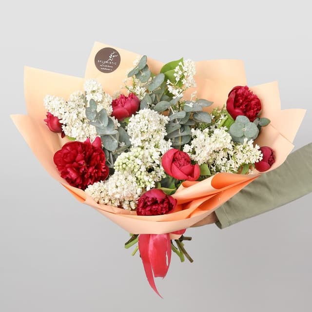 Букет из Пиона и Сирени «Летний вихрь» Букет из Пиона и Сирени «Летний вихрь»