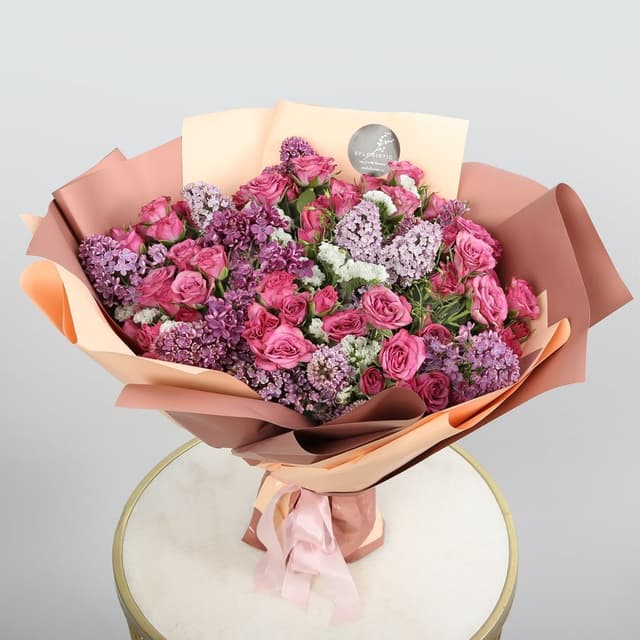 Букет из Сирени и Кустовых роз «Нежная симфония» Букет из Сирени и Кустовых роз «Нежная симфония»