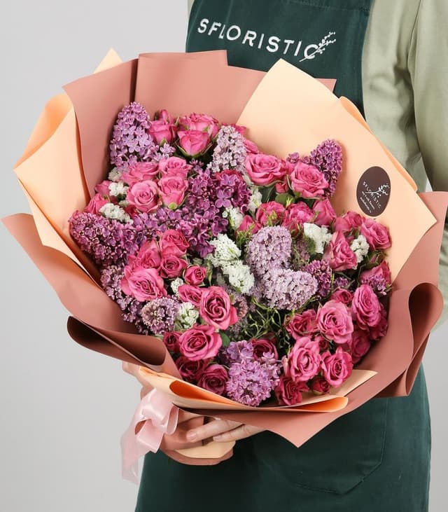 Букет из Сирени и Кустовых роз «Нежная симфония» Букет из Сирени и Кустовых роз «Нежная симфония»