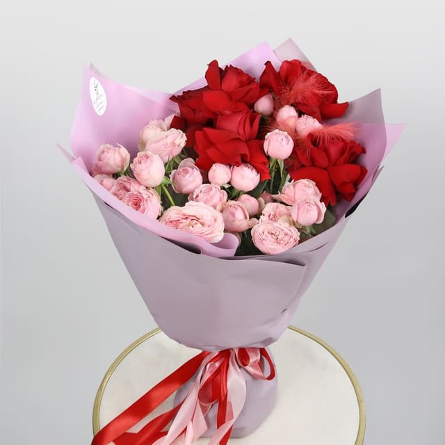 Букет из Кустовых Пионовидных и Эквадорских Роз «Ароматные мечты» Букет из Кустовых Пионовидных и Эквадорских Роз «Ароматные мечты»