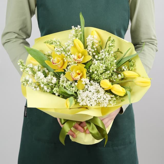 Букет из Сирени, Тюльпанов и Орхидей «Утренние лучи» Букет из Сирени, Тюльпанов и Орхидей «Утренние лучи»