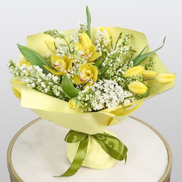 Букет из Сирени, Тюльпанов и Орхидей «Утренние лучи» Букет из Сирени, Тюльпанов и Орхидей «Утренние лучи»