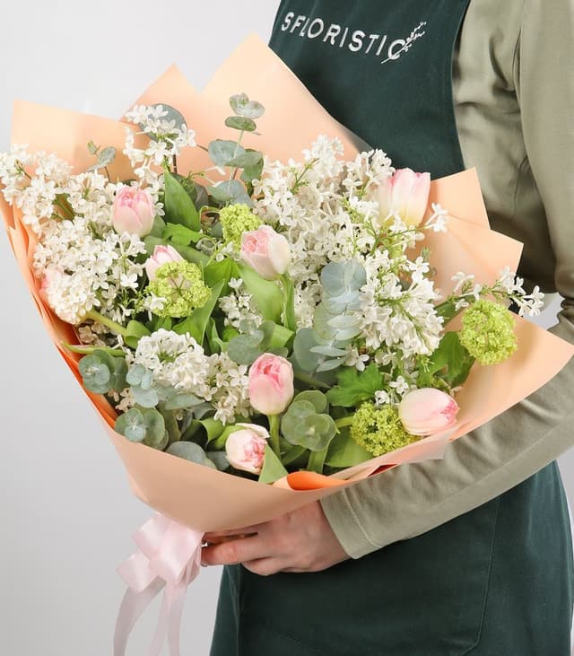 Букет из Сирени, Тюльпанов и Вибурнума «Весенний флер» Букет из Сирени, Тюльпанов и Вибурнума «Весенний флер»