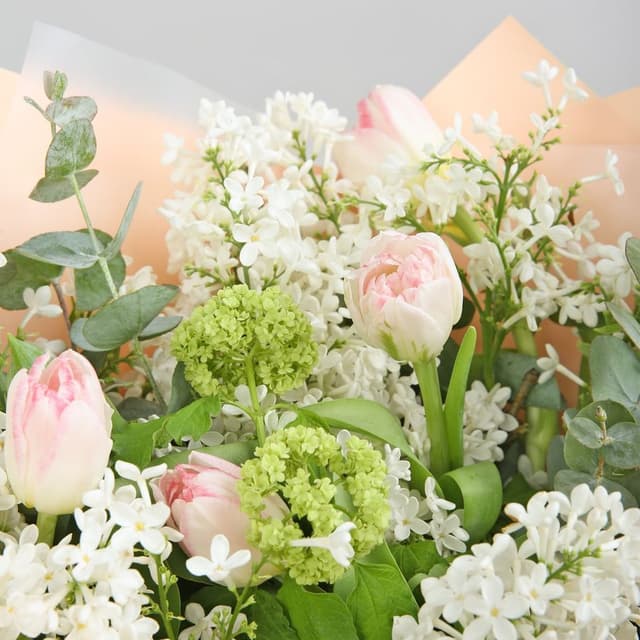 Букет из Сирени, Тюльпанов и Вибурнума «Весенний флер» Букет из Сирени, Тюльпанов и Вибурнума «Весенний флер»