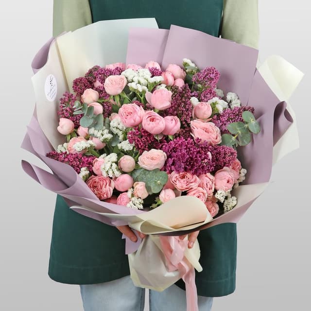 Букет из Сирени и Кустовых роз «Сиреневое очарование» Букет из Сирени и Кустовых роз «Сиреневое очарование»