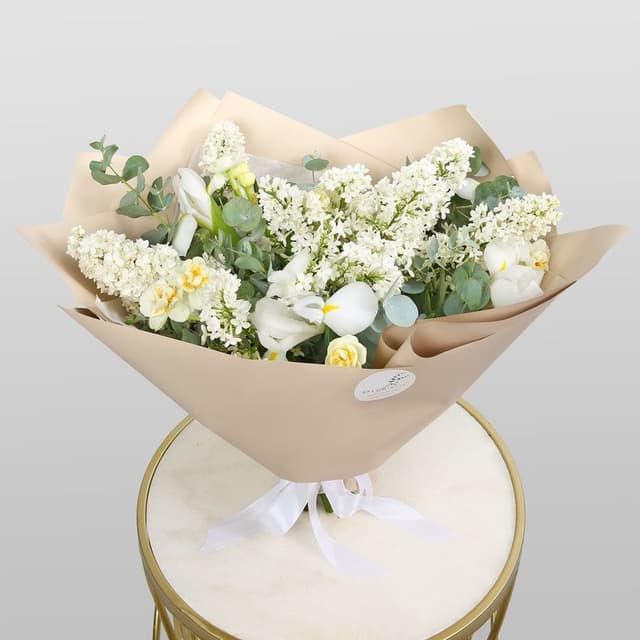 Букет из Сирени, Нарциссов и Ирисов «Весеннее облако» Букет из Сирени, Нарциссов и Ирисов «Весеннее облако»