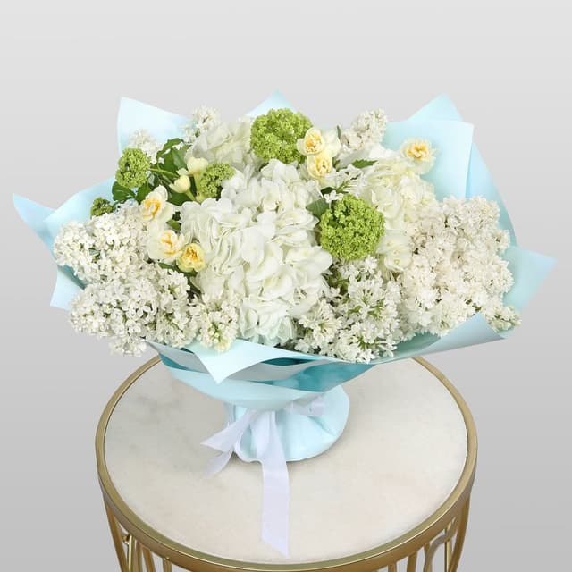 Букет из Сирени, Гортензии и Нарциссов «Небесное вдохновение» Букет из Сирени, Гортензии и Нарциссов «Небесное вдохновение»