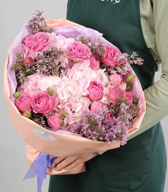 Букет из Сирени, кустовой Розы и Гортензии «Пышный сад» Букет из Сирени, кустовой Розы и Гортензии «Пышный сад»