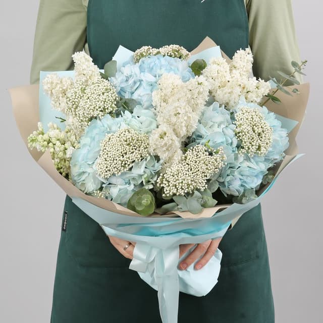 Букет из Сирени, Гортензии и Озотамнуса «В мечтах» Букет из Сирени, Гортензии и Озотамнуса «В мечтах»