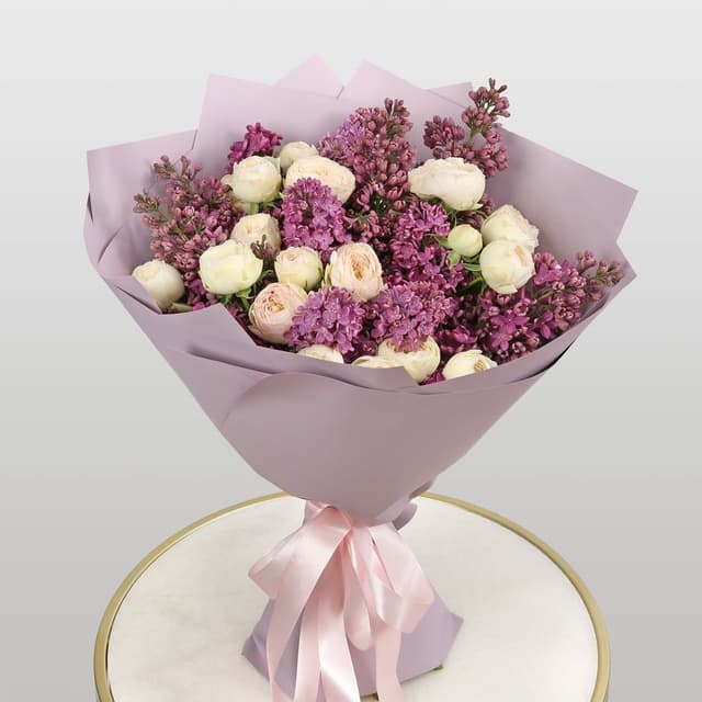 Букет из Сирени и кустовых пионовидных Роз «На закате» Букет из Сирени и кустовых пионовидных Роз «На закате»