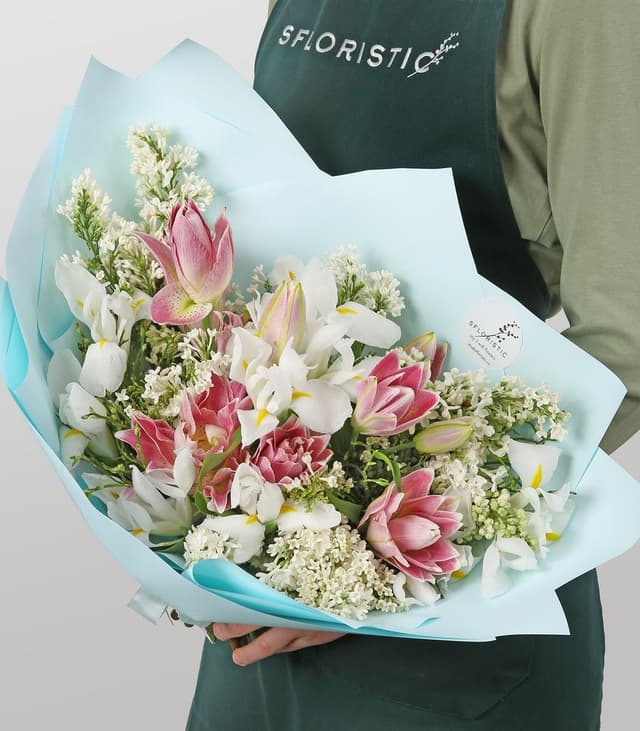 Букет из Сирени, Ириса и Лилий «Нежный вздох» Букет из Сирени, Ириса и Лилий «Нежный вздох»