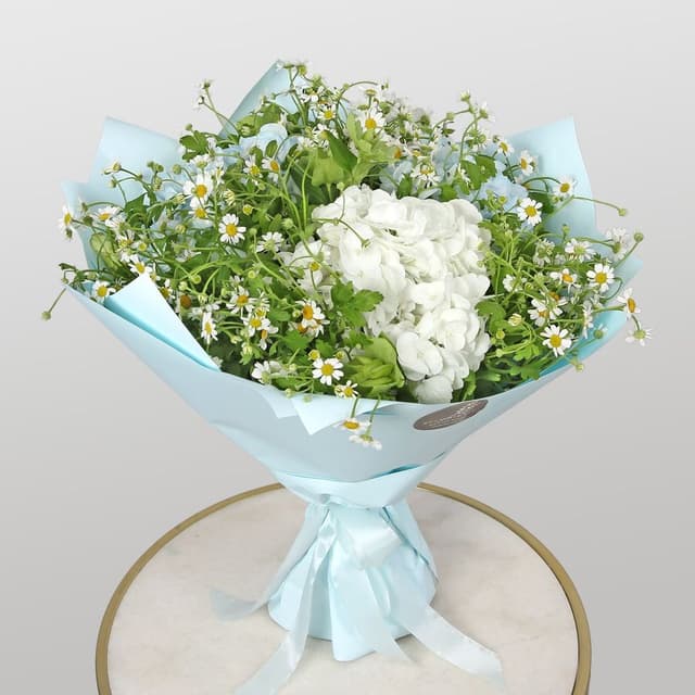 Букет из Гортензий и Ромашек «Легкий ветерок» Букет из Гортензий и Ромашек «Легкий ветерок»