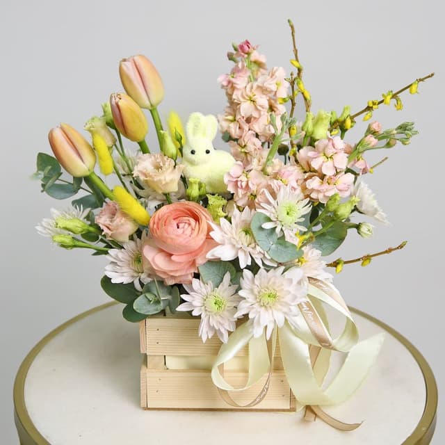Пасхальная композиция из Тюльпанов и Ранункулюсов «Солнечный зайка» Пасхальная композиция из Тюльпанов и Ранункулюсов «Солнечный зайка»