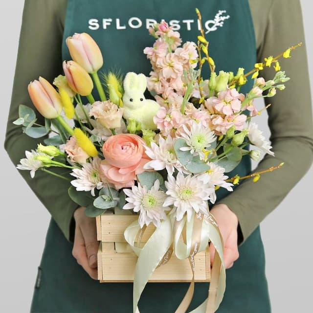 Пасхальная композиция из Тюльпанов и Ранункулюсов «Солнечный зайка» Пасхальная композиция из Тюльпанов и Ранункулюсов «Солнечный зайка»