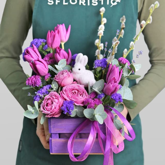 Пасхальная композиция из Тюльпанов, Роз и Вербы «Лавандовый зайка» Пасхальная композиция из Тюльпанов, Роз и Вербы «Лавандовый зайка»