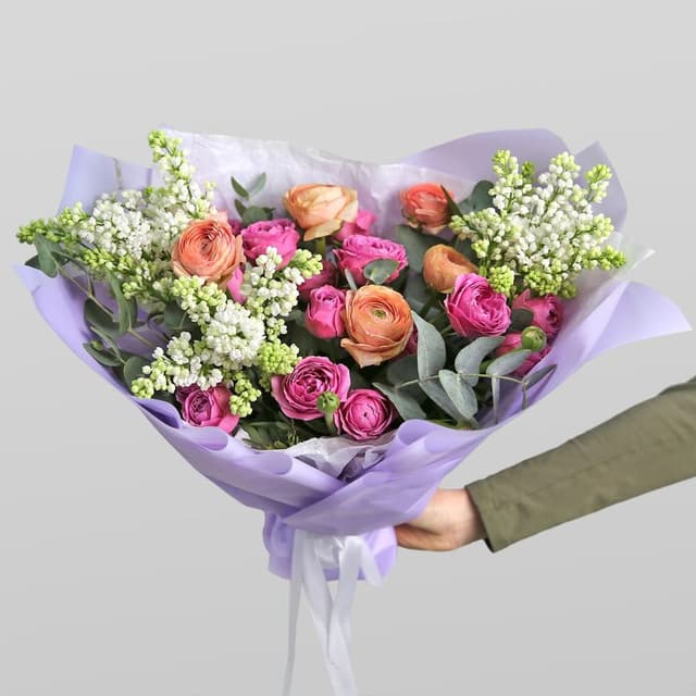 Букет из Сирени, Ранункулюсов и Роз «Прима» Букет из Сирени, Ранункулюсов и Роз «Прима»