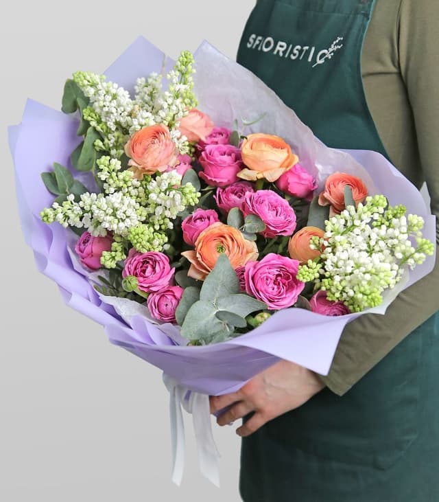 Букет из Сирени, Ранункулюсов и Роз «Прима» Букет из Сирени, Ранункулюсов и Роз «Прима»