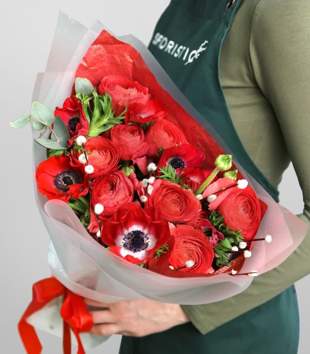 Букет из Ранункулюсов, Анемонов и Вербы «Особый случай» Букет из Ранункулюсов, Анемонов и Вербы «Особый случай»