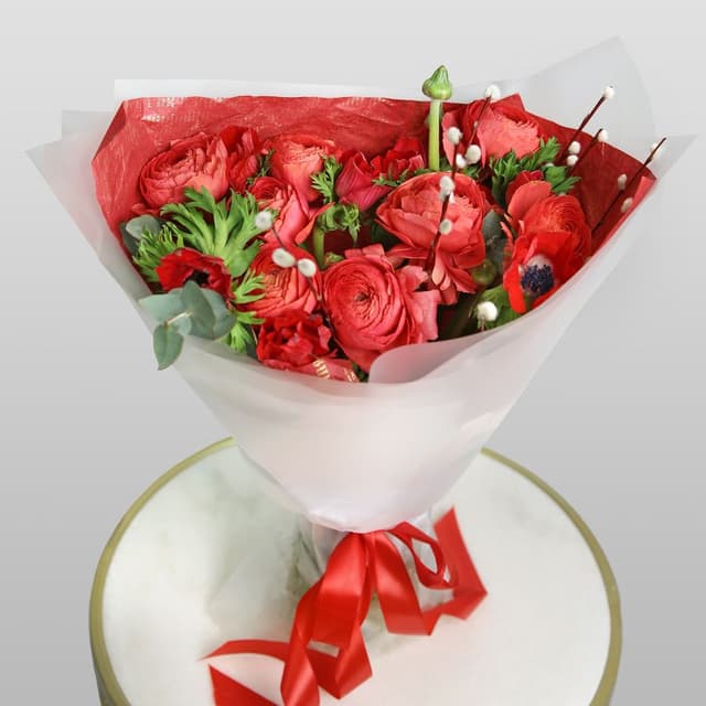 Букет из Ранункулюсов, Анемонов и Вербы «Особый случай» Букет из Ранункулюсов, Анемонов и Вербы «Особый случай»