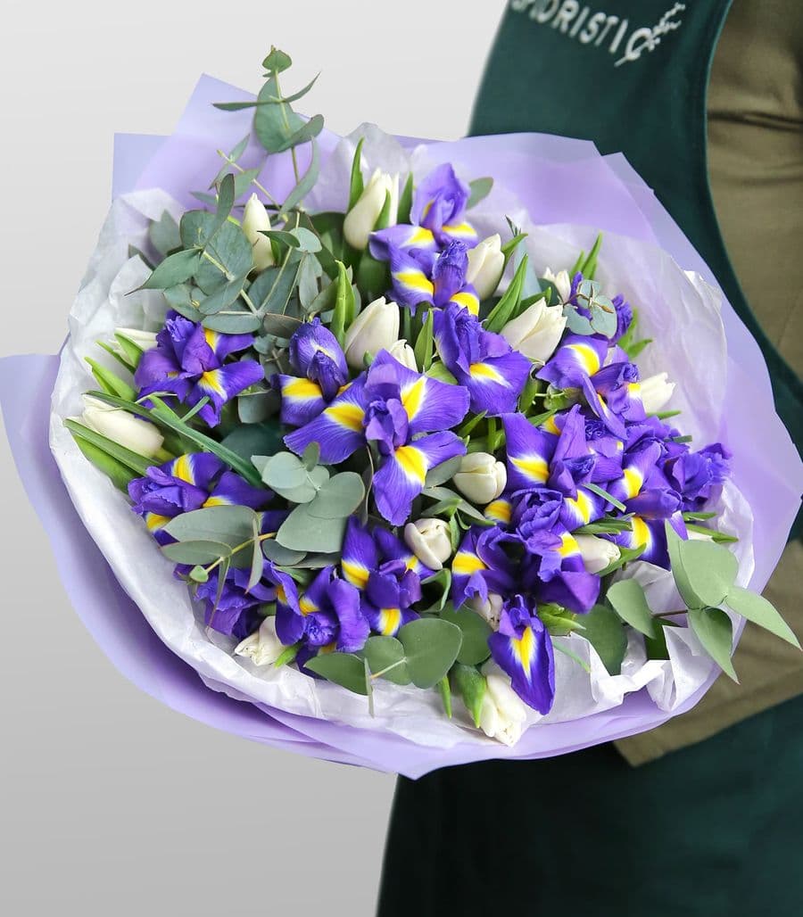 Букет из Тюльпанов и Ирисов «Весенний туман»