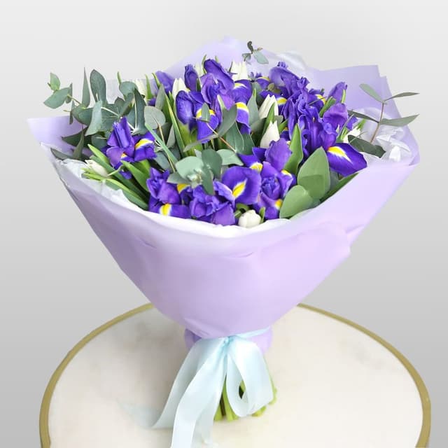 Букет из Тюльпанов и Ирисов «Весенний туман» Букет из Тюльпанов и Ирисов «Весенний туман»