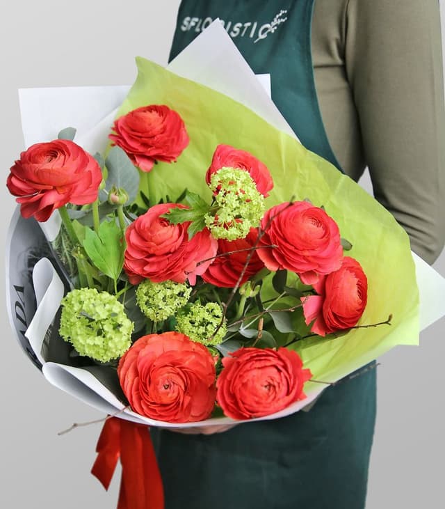 Букет из Ранункулюсов и Вибурнума «Яркое чудо» Букет из Ранункулюсов и Вибурнума «Яркое чудо»