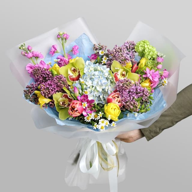 Букет из Тюльпанов, Фрезии и Сирени «Цветочный смузи» Букет из Тюльпанов, Фрезии и Сирени «Цветочный смузи»