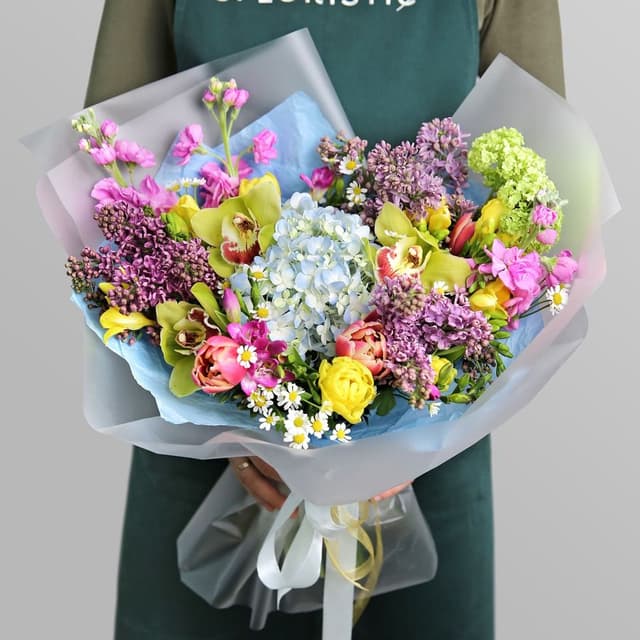 Букет из Тюльпанов, Фрезии и Сирени «Цветочный смузи» Букет из Тюльпанов, Фрезии и Сирени «Цветочный смузи»