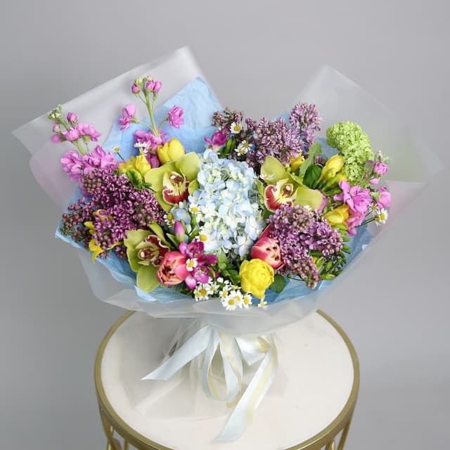 Букет из Тюльпанов, Фрезии и Сирени «Цветочный смузи» Букет из Тюльпанов, Фрезии и Сирени «Цветочный смузи»