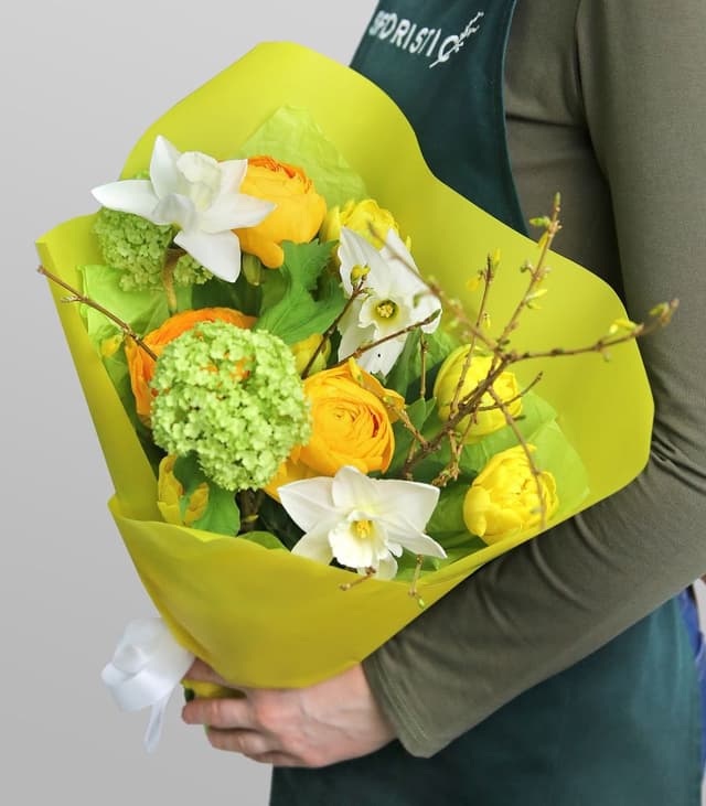 Букет из Ранункулюсов и Нарциссов «Утреннее солнце» Букет из Ранункулюсов и Нарциссов «Утреннее солнце»