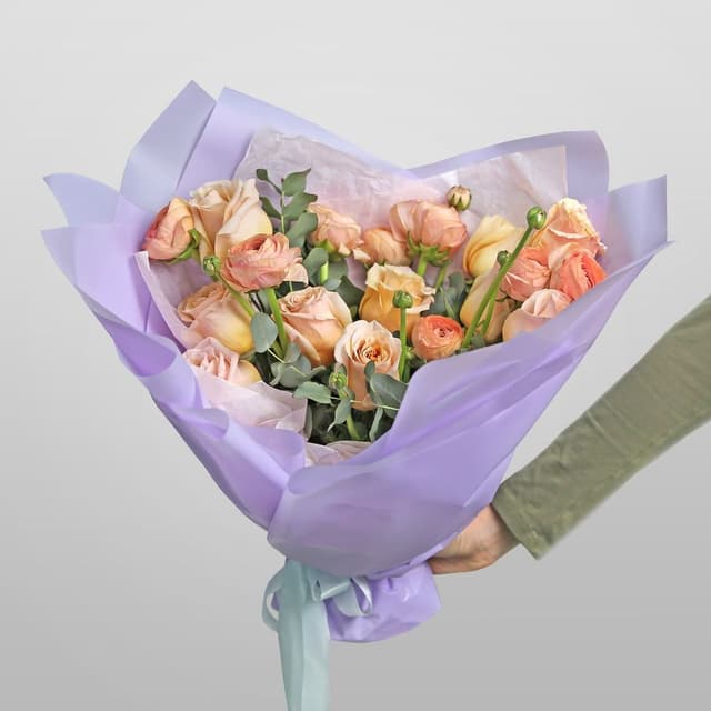 Букет из Ранункулюсов и Роз «Душевное тепло» Букет из Ранункулюсов и Роз «Душевное тепло»