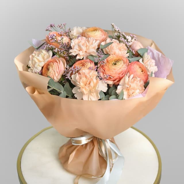 Букет из Ранункулюсов и Диантусов «Сливочный десерт» Букет из Ранункулюсов и Диантусов «Сливочный десерт»