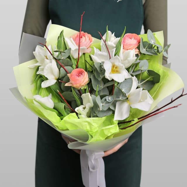 Букет из Ранункулюсов и Тюльпанов «Нежный взгляд» Букет из Ранункулюсов и Тюльпанов «Нежный взгляд»