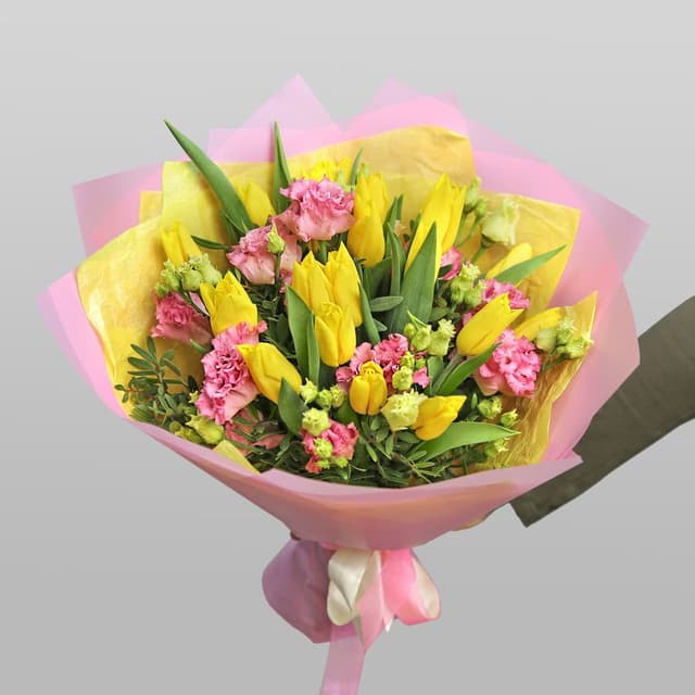 Букет из Тюльпанов и Лизиантуса «Поцелуй солнца» Букет из Тюльпанов и Лизиантуса «Поцелуй солнца»
