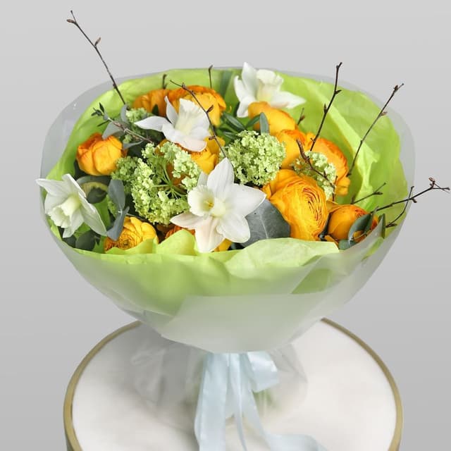 Букет из Ранункулюсов и Нарциссов «Солнечные блики» Букет из Ранункулюсов и Нарциссов «Солнечные блики»